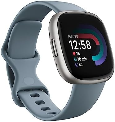Smartwatch per il fitness Fitbit Versa 4 con GPS integrato, fino a 6 giorni di autonomia e compatibile con iOS 15 & Android OS 9.0, Blu avio / Alluminio grigio platino