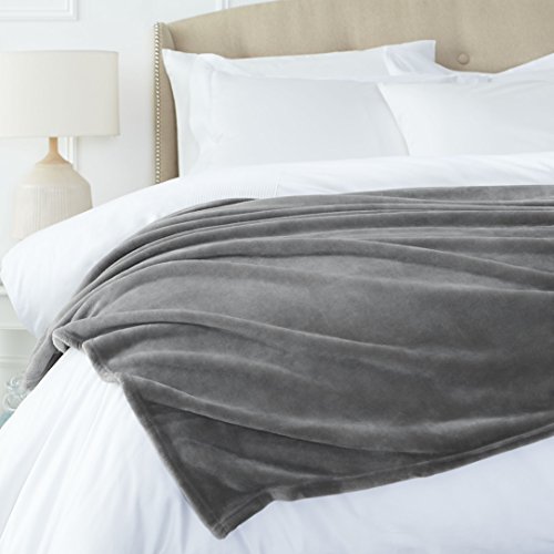 AmazonBasics Tagesdecke, Plüsch, 168 x 229 cm – Grau - 4