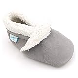Aus Rücksicht auf die noch wachsenden Füße haben unsere Schuhe eine breite, abgerundete Schuhspitze, so haben sie genug Platz und werden in ihrer Bewegungsfreiheit nicht eingeschränkt.