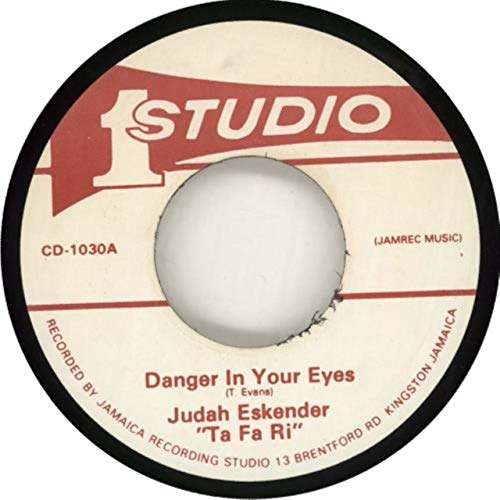 Preisvergleich Produktbild Danger In Your Eyes