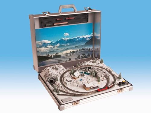 Preisvergleich Produktbild Noch Modellbahnkoffer “St. Anton”, mit Märklin Gleisen