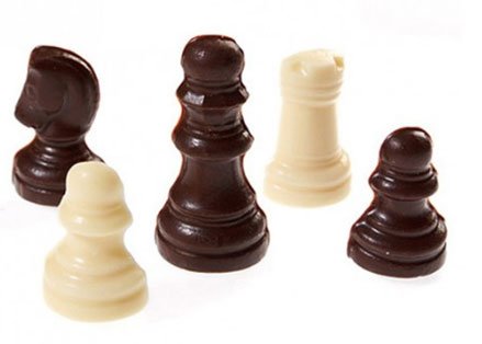 Preisvergleich Produktbild Schokoladen-Schachspiel, Weiße und Zartbitter-Schokolade