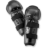 Moldeada por inyección en polipropileno, resistente y duradero. La rodillera classic THOR se presenta en talla única, adaptable a cualquier medida gracias al cierre trasero.