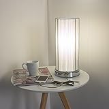 Die s.LUCE Twine ist eine klassische Tischleuchte mit besonderer Optik. Hochwertiges Material und klare Formen zeichnen diese Leuchte besonders aus.