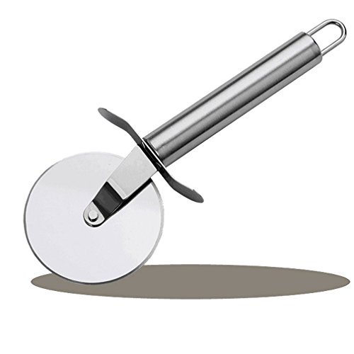 RcGoods l Hochwertiges Pizzamesser - Pizzaschneider aus Edelstahl - Pizzaroller mit ergonomischen Griff und extra scharfer Klinge - rostfreies Pizzazubehör – Pizzarad spülmaschinenfest