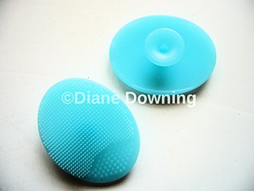 Avon Clearskin Cleansing Brush for a deep exfoliating skin cleanse