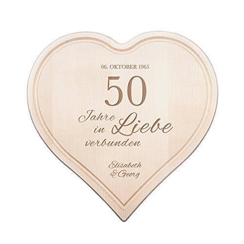 Schneidebrett Herz zur Goldenen Hochzeit mit Gravur -50 Jahre "In Liebe verbunden..." - Personalisiert mit Namen und Datum - Küchenbrett aus 1,5 cm dicken Ahorn Holz mit Saftrille - 30 cm x 30 cm