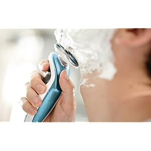Philips Series 7000 Connected Shaver with Exfoliation Brush and Trimmer Attachment (UK 2-Pin Bathroom Plug) - S7921/51 - Image 4