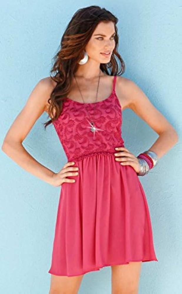 платье карандаш. платье трансформер варианты завязывания. девушка в платье красивая. повседневные платья для девушек. платье с необычным вырезом.