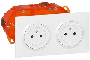 LEGRAND - Prise Double Murale 16A avec Terre dooxie Surface + Plaque Carrée + Boîte d'Encastremment - Prise 2P + T Affleurante avec Fond Rétractable - Fabriqué En France - Blanc