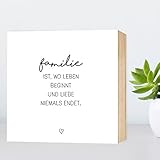 Familie - einzigartiges Holzbild 15x15x2cm zum Hinstellen und Aufhängen, echter Fotodruck mit Spruch auf Holz - schwarz-weißes Wand-Bild Aufsteller Holz-Schild Wandschild Holzdeko zur Dekoration im Büro und Zuhause oder als Geschenk Mitbringsel Geschenkidee zum Umzug Einzug Geburtstag Hochzeit für Freundin Mutter Schwester Familie ... Poster Kunst-Druck Home Deko