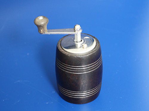 MAAJ® PFEFFERMÜHLE IN FASS-FORM MIT KURBEL BUCHE WALNUSS
