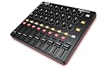 Ocho faders individuales y un fader master para controlar el volumen de tracks, parámetros de instrumentos virtuales, opciones efectos