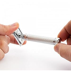 MÜHLE Traditional Chrome 'Twist' Safety Razor, Closed Comb - Image 3