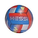 Un balón de fútbol clásico, reiniciado