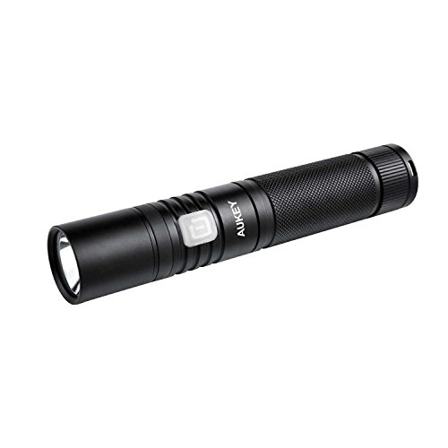 AUKEY Taschenlampe CREE LED, wiederaufladbar mit 2600 mAh AKKU, starkes Licht von 960 Lumen, IPX7 Wasserdicht, 4 Helligkeitsstufen und Stroboskop für Outdoor Sport (LT-SET6)