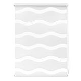 Perfekte Welle: Nur ein paar Zentimeter mit dem Kettenzug auf- oder zugezogen, überrascht das Doppelrollo mit einem Muster, das sich je nach Wunsch effektvoll ändert und dabei den Lichteinfall steuert.