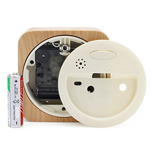 JCC arabischen Ziffern Quadrat Natur Holz nicht tickenden Sweep Analog Quartz Nachttisch Schreibtisch Wecker mit aufsteigender Lauter Alarm, Snooze und Nachtlicht-Funktion, batteriebetrieben (Brown Wood) - 5