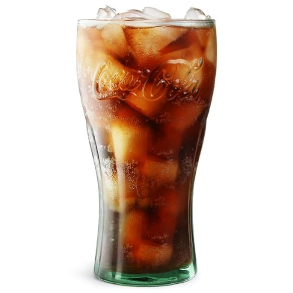 стакан колы. кола в бокале. кола в стаканчике. стакан колы. кола со льдом.