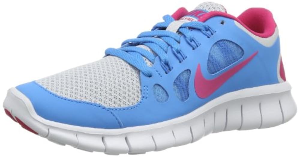 Спортмастер кроссовки для девочки. Кроссовки найк для девочек. Мальчик в найке. Кроссовки найк для мальчиков. Спортмастер кроссовки найк детские.