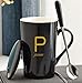 Produktbild Kreative Nachnamen Brief Keramik Tasse Mark Tasse Mit Deckel Löffel Kaffee Milch Tasse Brief P Schwarz 12,5 * 8,5 cm 450 Ml