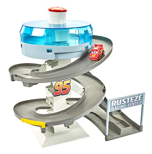 Cars 3 Playset per Mini Racers con Pista da Corsa a Spirale, Include Una Macchinina di Saetta McQueen, Giocattolo per Bambini di 4 + Anni, FYN86
