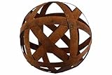 Diese Edelrost Kugel aus Metallstreifen ist eine schöne Dekoration für Haus und Garten.