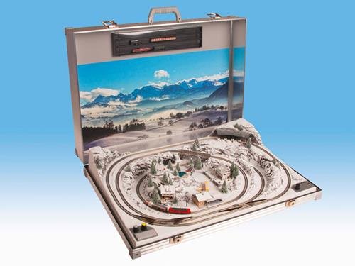 Preisvergleich Produktbild Noch Modellbahnkoffer “Interlaken”, mit Märklin Gleisen