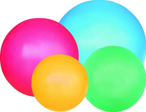 Pelota de fitness en océano azul