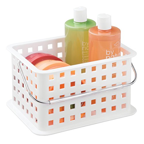 mDesign Aufbewahrungskorb weiß mit Griff - schöner Organizer für das Badezimmer – aus beständigem Kunststoff – perfekt zur Aufbewahrung von Badartikeln wie Shampoo, Handtüchern, Seife und Kosmetika – Größe: Klein