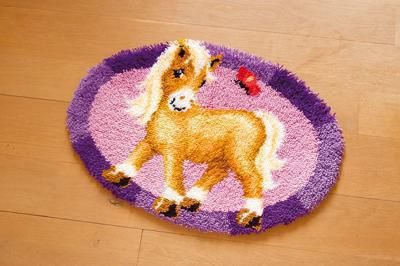 Vervaco PN-0144090 Formteppich Pony mit Schmetterling