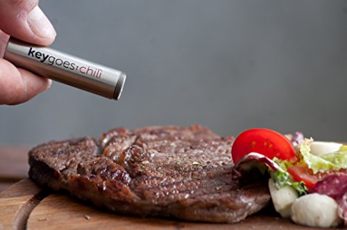 KEYGOES:CHILI Edelstahl-Schlüsselanhänger Chili-Streuer | Mit den zwei allerschärfsten Chili-Sorten: Trinidas Moruga Scorpion + Carolina Reaper Pulver | Unvergleichliches Gadget & ideales Geschenk - 5