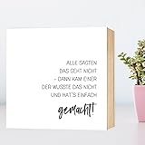 Geht nicht? Einer hat's einfach gemacht ... lustiges Holzbild 15x15x2cm zum Hinstellen und Aufhängen, echter Fotodruck mit Spruch auf Holz - schwarz-weißes Wand-Bild Aufsteller Holz-Schild Wandschild Holzdeko zur Dekoration im Büro und Zuhause oder als Geschenk Mitbringsel Geschenkidee zum Umzug Einzug Vatertag für Freundin Mutter Schwester Familie ... Poster Kunst-Druck Home Deko