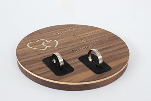 Ringkissen aus Holz mit Namen und Datum - Nussbaum