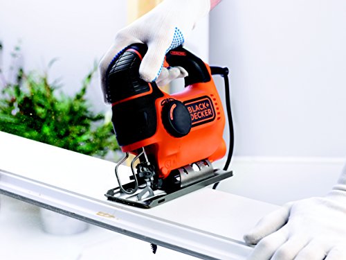 Black+Decker 620W Elektronik-Pendelhubstichsäge, Pendelhubsäge, max. 90mm Schnitttiefe (bei Holz), Hublänge 19mm, Holzsägeblatt, Geradschnittsägeblatt, Softgriff, 2m Kabel, inkl. Koffer, KS901PEK - 4