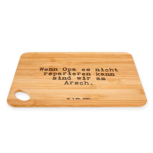 Mr. & Mrs. Panda Bambus – Schneidebrett mit Spruch „Wenn Opa es nicht reparieren kann sind wir am Arsch.“ – 100% handmade aus Bambus – Brett, Schneidebrett, Frühstücksbrett, Frühstück, Bambus, Küche, Natur, Holz, Gravur, Brettchen, massiv, robust, Spruch, Motiv Opa, Papa, Opi, Geschenk Opa, Großeltern, bester Opa Spruch Sprüche Lustig Spass Geschenk Geschenkidee Zitate - 2