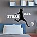 Produktbild zhuziji Personalisierte Name Wandtattoo Football Player Vinyl Wandaufkleber Für Kinderzimmer Jungen Schlafzimmer Fußball Anzahl Benutzerdefinierte Decor 57x62 cm