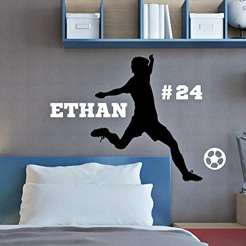 Preisvergleich Produktbild zhuziji Personalisierte Name Wandtattoo Football Player Vinyl Wandaufkleber Für Kinderzimmer Jungen Schlafzimmer Fußball Anzahl Benutzerdefinierte Decor 57x62 cm