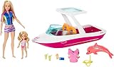Sumérgete en un océano de diversión con la muñeca Barbie, la muñeca Chelsea, el Barbie Dolphin Magic Ocean View Boat, un juguete de ardilla de delfín y un montón de accesorios.