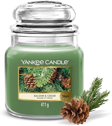 Yankee Candle Candela Profumata | Barattolo Medio Balsam & Cedar | Candele a Lunga Durata: fino a 75 Ore | Regali di Natale Perfetti per Donne