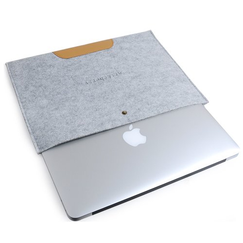 ©art&cherry Filztasche für MacBook Air 11″ mit Verschluss hellgrau - 2
