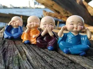 VIRSAA 4Pcs Monk Doll Ornament Set Kung Fu Cartoon Little Monk Doll Decoration Auto Dashboard Car Ornament Toy Home Gift Decorative Showpiece Decorative Showpiece - 6 cm??(Polyresin, Multicolor)