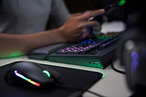 Razer BlackWidow Chroma V2 - Teclado Gaming Razer Verde  clicky y t  ctil  reposamu  ecas ergon  mico  retroiluminaci  n RGB  programable  con 5 Teclas Macro  Green Switches  QWERTY Espa  ol 