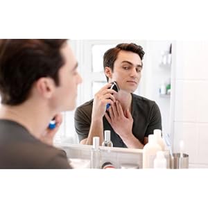 Philips AT899/16 Aquatouch Shaver Black Edition - Image 5