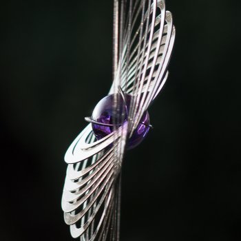 Edelstahl Windspiel – Strudel 200 – Abmessung: 20 x 20 cm – inkl. Aufhängung und Glaskugel - 3