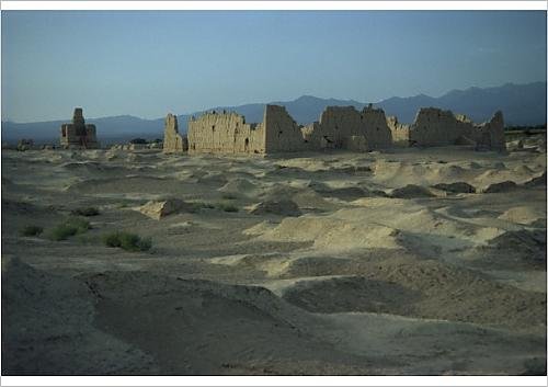 Robert Harding A1 Poster of Ancient city on Silk Road, Jinohe, Turfan Depression, Xinjiang Province (3657489)