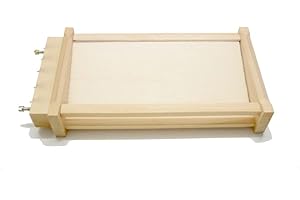 MADE IN ITALY Guitare coupe-pâte avec châssis en bois massif de hêtre sur laquelle sont placés, en façon parallèle, sur les deux faces, des fils thèse et réglables par vis. Idéal pour réaliser, Fettuccine Spaghetti, tagliatelles.