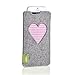 Produktbild Almwild® Hülle Tasche für Apple iPhone 8, 7, 6. Aus Natur- Filz in Alpstein – Grau. Modell „Gschbusi“ mit Herz. Handyhülle für NUR iPhone! In Bayern handgefertigt.