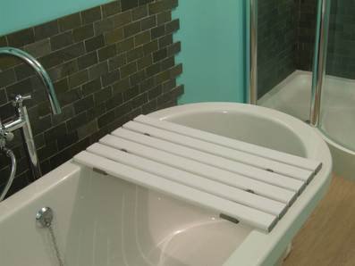 New Deluxe White Slatted Bath Bench 3 Lengths 6 Slats Across Bath Medical Aid28 Inch