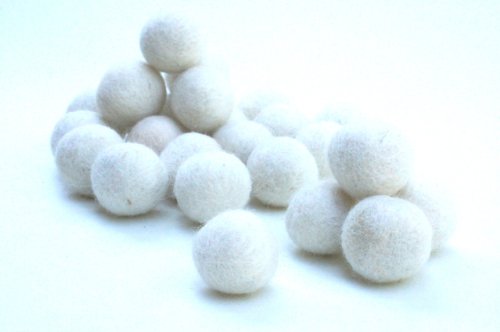 25 Filzkugeln 2,3 cm 100 % Wolle Farbe Nr. 01
